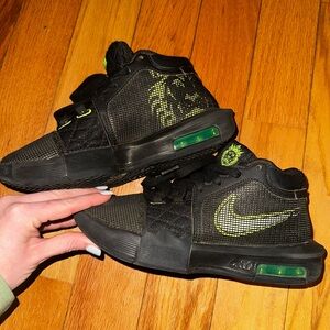 LeBron witness 8 sneakers